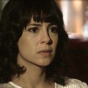 Lucinda (Andreia Horta) se desespera e descarta a medicação de Inácio (Bruno Cabrerizo) na novela 'Tempo de Amar'