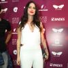 Thaila Ayala combinou o macacão branco com sapatos cheios de estilo para prestigiar a exibição do filme 'Anjos da Lapa' no Festival do Rio, na noite do dia 7 de outubro de 2017