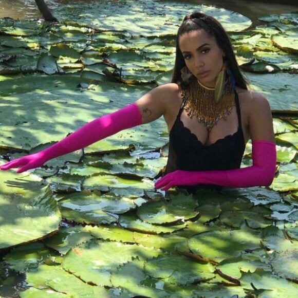 'Queríamos levar para o mundo, através do canal do Alesso, a beleza da Floresta Amazônica', afirma Anitta ao lançar novo clipe