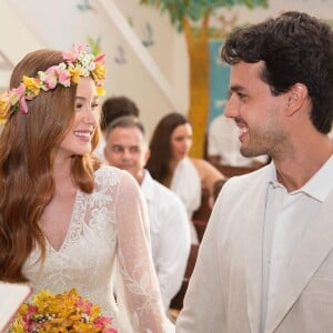 Marina Ruy Barbosa e Xande Negrão se casaram em uma capela em Goiás