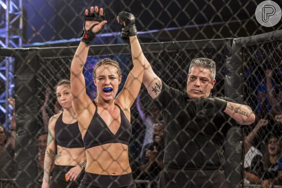 Jeiza (Paolla Oliveira) vence a luta e se torna campeã de MMA, no final da novela 'A Força do Querer'