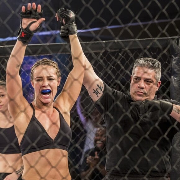 Jeiza (Paolla Oliveira) vence a luta e se torna campeã de MMA, no final da novela 'A Força do Querer'