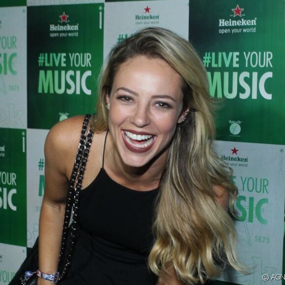 Para Paolla Oliveira, fazer cenas íntimas ou de ação tem o mesmo grau de dificuldade. 'Lido da mesma maneira porque também tem que ter muita entrega para subir o morro, para fazer uma cena com fuzil, representar uma classe tão machucada como a dos policias' 