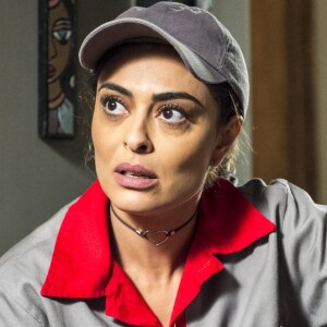 'Você abriu uma coisa que eu deixei pra você em confiança? Usou o dinheiro que era minha garantia pra jogar?', indaga Bibi (Juliana Paes)