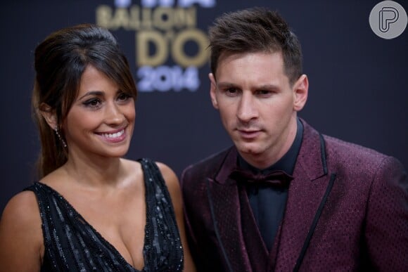 Antonella Roccuzzo, mulher de Lionel Messi, anunciou que está grávida do terceiro filho no domingo, 15 de outubro de 2017
