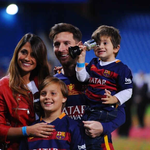 Lionel Messi e a mulher, Antonella Roccuzzo, já são pais de Thiago e Mateo