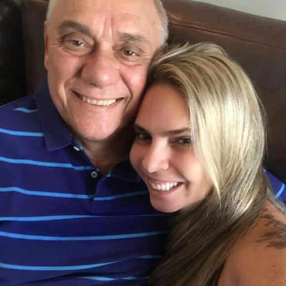 Namorada de Marcelo Rezende homenageia apresentador: 'Um mês sem você'