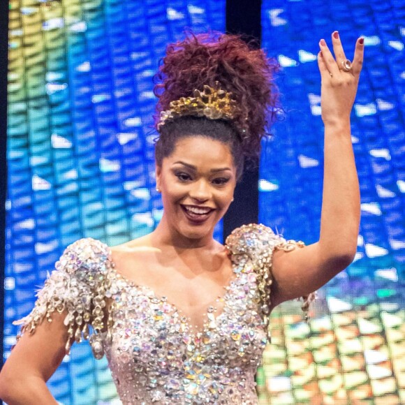 Juliana Alves explicou como concilia a rotina de samba com a maternidade