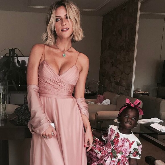 Giovanna Ewbank avalia corpo após maternidade de Títi em entrevista à youtuber Boca Rosa nesta segunda-feira, dia 16 de outubro de 2017