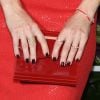Kate Hudson combinou o look vermelho com carteira da mesma cor