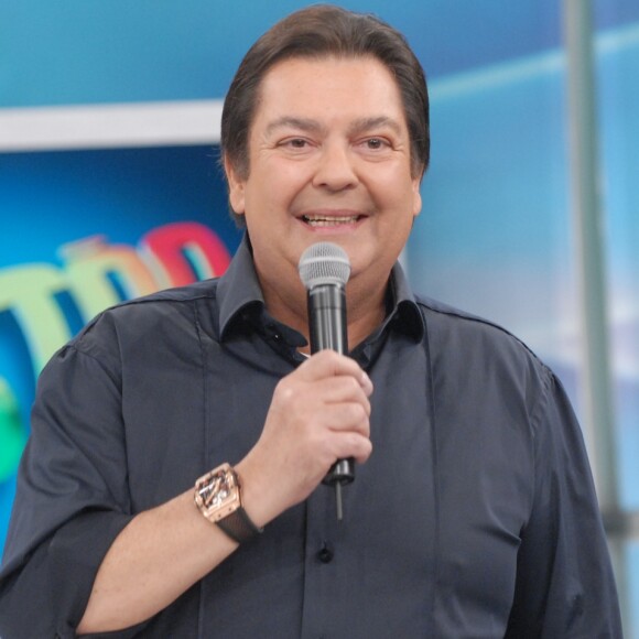 Faustão proibiu contato mais íntimo entre as bailarinas e os artistas nas futuras apresentações