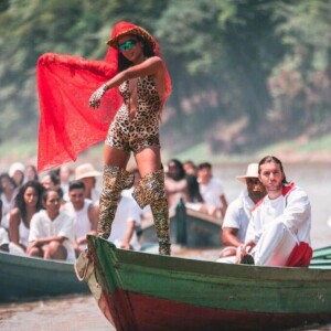 Anitta falou que teve ajuda de um pajé nas gravações do clipe, na Amazônia