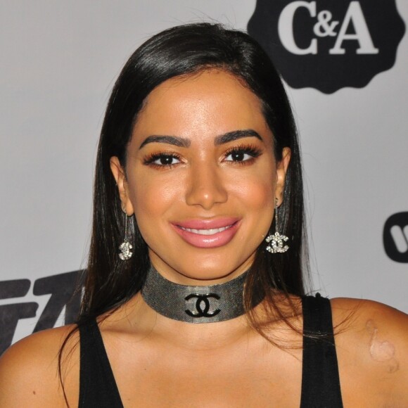 Anitta explicou looks do clipe de 'Is That For Me', seu novo single em inglês