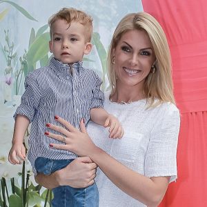 Filho de Ana Hickmann, Alexandre Jr, de 3 anos, é xingado na internet e apresentadora se irrita com hater
