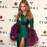 O look de Beyoncé: decote, superfenda e clutch 'rolo de dinheiro'. Saiba preço!