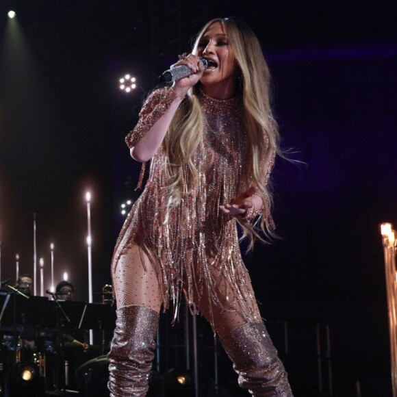 Entre as receitas favoritas da dieta de Jennifer Lopez está uma salada de couve com queso