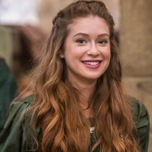 O amor por Amália (Marina Ruy Barbosa) fará Afonso (Romulo Estrela) abdicar do trono na novela 'Deus Salve o Rei'