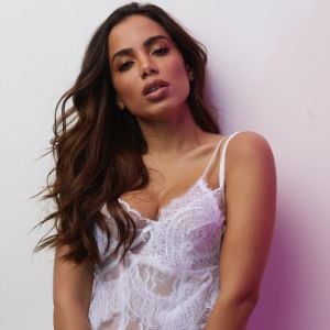 Anitta se diz romântica e sonha com a maternidade: 'Quero a minha família'. Cantora falou do relacionamento nesta quarta-feira, 18 de outubro de 2017