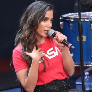 'Tá difícil de arrumar bofe', disse Anitta sobre o namorado, Thiago Magalhães