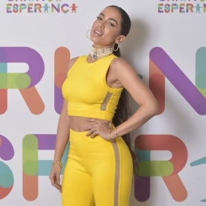 Anitta apareceu com aliança na mão esquerda dias depois que voltou da Amazônia