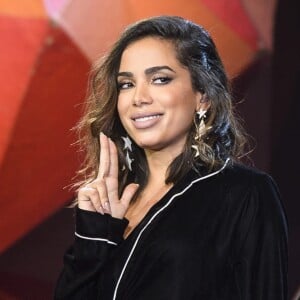 Namorado de Anitta tem acompanhado cantora em shows e viagens discretamente 