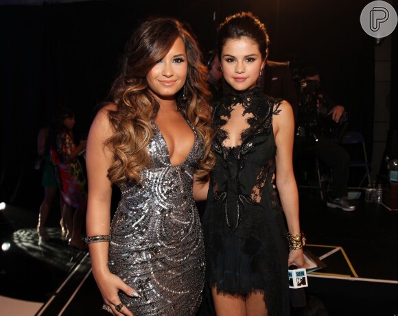 Selena Gomez e Demi Lovato eram amigas desde a infância, mas se afastaram com o passar dos anos