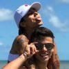 Thomaz Costa foi visto aos beijos com Gabriela Rippi em Porto Seguro, na Bahia