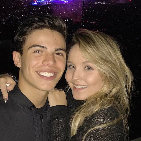 Thomaz Costa e Larissa Manoela chegaram a trocar alianças de R$ 1.200 enquanto namoravam