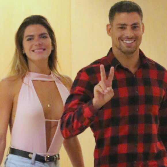 Mariana Goldfarb contou que ela e o namorado, Cauã Reymond, planeja celebrar a união mesmo já morando juntos: 'Pensamos em algo sim, para amigos e familiares"