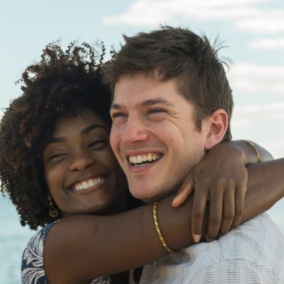 Erika Januza será Raquel, empregada doméstica que se apaixonará por seu patrão, Bruno (Caio Paduan) na novela 'O Outro Lado do Paraíso'