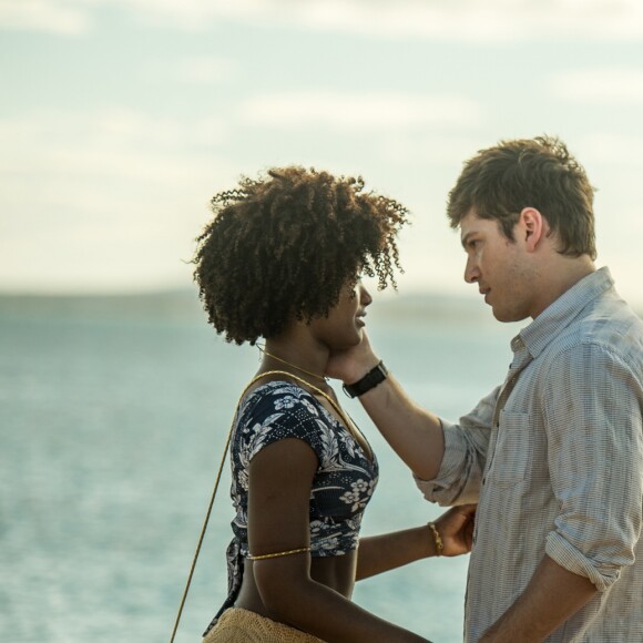 Erika Januza acha importante retratar o amor entre Raquel e Bruno (Caio Paduan) na novela 'O Outro Lado do Paraíso': "Acho importante a novela tocar no assunto do amor multirracial. Mostrar que é possível pessoas de raças diferentes terem um relacionamento bastante saudável".