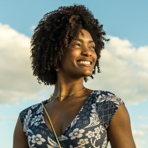 Erika Januza contou que assim como a sua personagem Raquel na novela 'O Outro Lado do Paraíso', ela também já sofreu racismo em seus relacionamentos: 'Já vivi muitas situações de racismo. Racismo com namorados que tinham vergonha de me apresentar para a família'