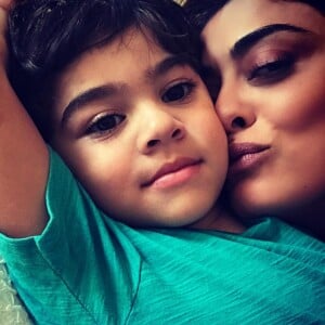 Juliana Paes curtiu o dia sem gravações ao lado do filho Antonio