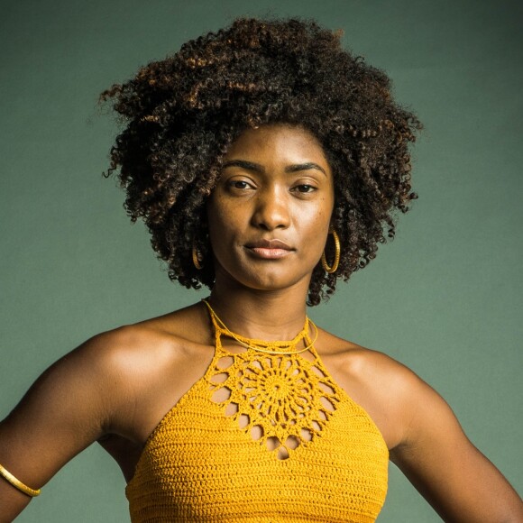 Erika Januza contou que assim como a sua personagem Raquel na novela 'O Outro Lado do Paraíso' também já sofreu preconceito na vida real: 'Já vivi muitas situações de racismo. Racismo com namorados que tinham vergonha de me apresentar para a família'