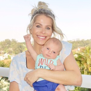 A rotina de Karina Bacchi foi readaptada após a chegada do filho, Enrico