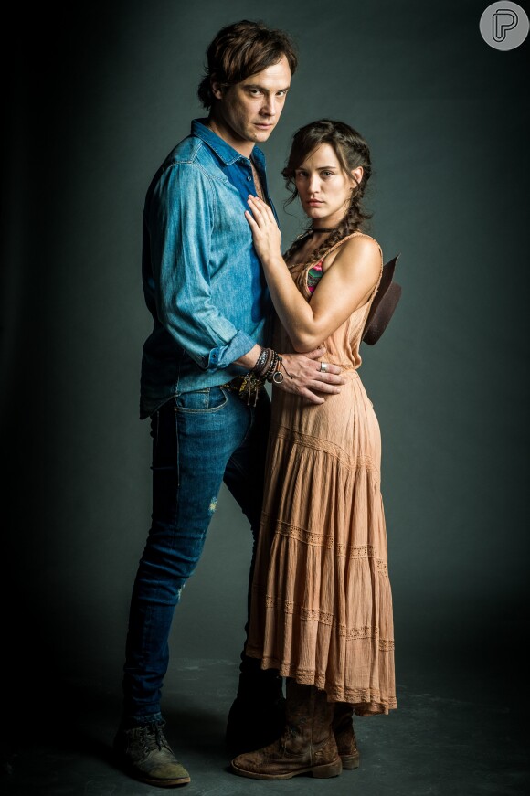 Clara (Bianca Bin) e Gael (Sergio Guizé) se casam e ele é violento com ela na primeira transa dos dois na noite de núpcias, no capítulo que vai ao ar terça-feira, dia 24 de outubro de 2017, na novela 'O Outro Lado do Paraíso'