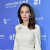 'Ela odeia o fato de Brad estar saindo com alguém que interpretou sua versão adolescente em um filme', disse uma fonte sobre Angelina Jolie