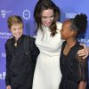 Angelina Jolie levou as filhas Shiloh e Zahara para a pré-estreia do filme The Breadwinner', em Hollywood, na sexta-feira, 20 de outubro de 2017