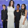 Zahara, filha de Angelina Jolie, investiu em um vestido com transparência e renda