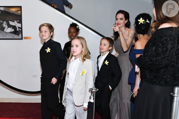 Shiloh, filha de Angelina Jolie, usou um look semelhante na estreia de 'First They Killed My Father', em Nova York