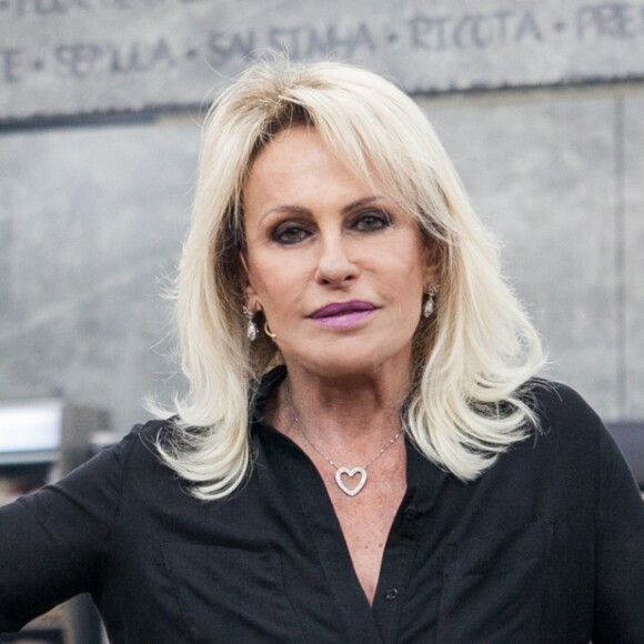 Ana Maria Braga ironizou ao negar boatos de que tenha passado por cirurgia para tratar câncer de pele: 'Tem pessoas que são igual vinho. Ficam melhores com rolha na boca'