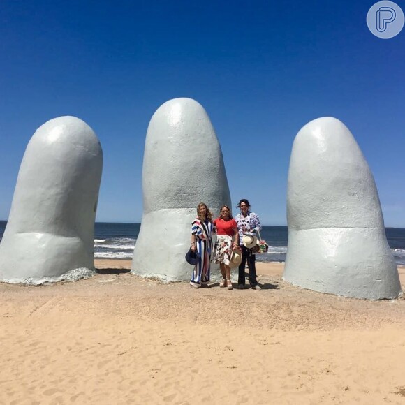 Susana Vieira posta foto com Arlette Salles em Punta Del Este no balneário do Uruguai