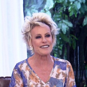 Ana Maria Braga negou rumores de um novo câncer de pele no 'Mais Você', nesta segunda-feira, 23 de outubro de 2017: 'Muito obrigada pela atenção. Não aconteceu nada. Estou muito bem. Pode dar close, pode fazer o que for. Não operou nada'