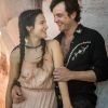 Clara (Bianca Bin) e Gael (Sergio Guizé) se apaixonam e ele a pede em casamento, na novela 'O Outro Lado do Paraíso'