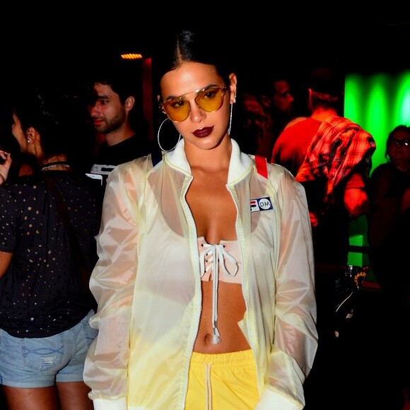 Bruna Marquezine não consome bebidas alcoólicas todos os dias durante suas viagens