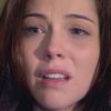 Cecília (Bia Arantes) se sente culpada depois de conversar com Verônica (Elisa Brites) e acaba chorando, na novela 'Carinha de Anjo'