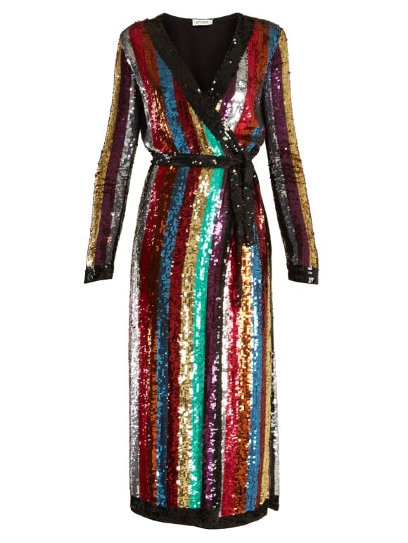 O vestido arco-íris Attico passou de $ 2.805, cerca de R$ 9,3 mil, para $ 1.824, aproximadamente R$ 6 mil, no site Moda Operandi