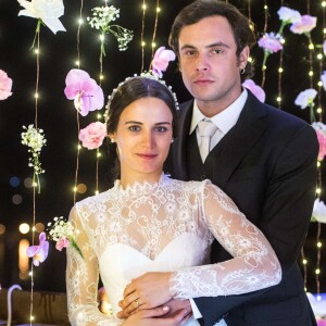 Lívia (Grazi Massafera) se mostra obsessiva com a gravidez de Clara (Bianca Bin), casada com seu irmão, Gael (Sergio Guizé), na novela 'O Outro Lado do Paraíso'