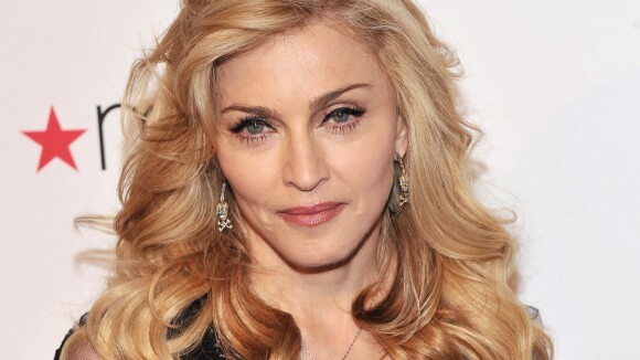 Madonna e filhas usam looks coloridos em casamento vip no RJ: 'Prontas'