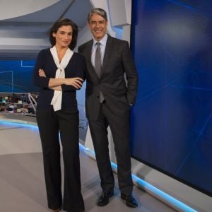 William Bonner volta ao 'Jornal Nacional', após quebrar o pé, nesta terça-feira, dia 24 de outubro de 2017